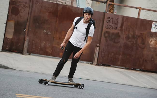 Elektrický skateboard: revoluce jízdy na prkně